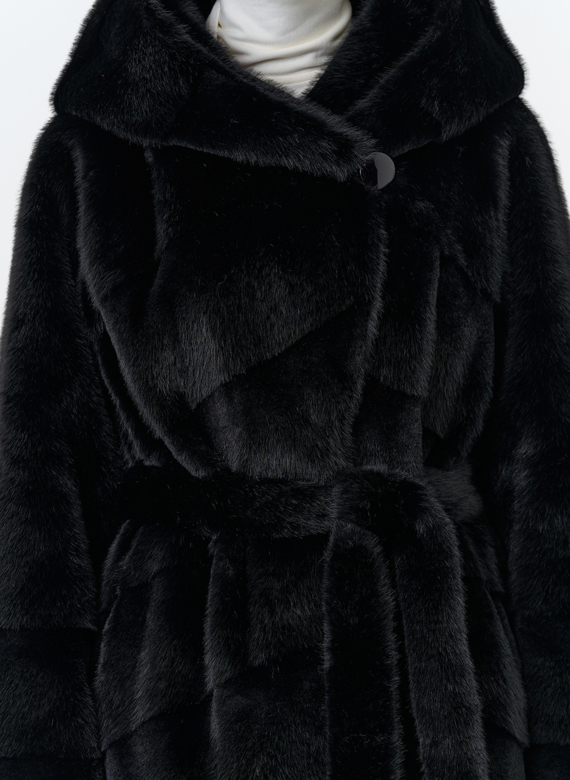 Женская шуба из эко меха с капюшоном