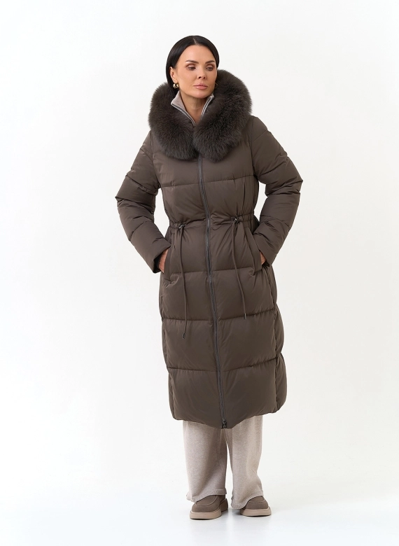 Женский пуховик с мехом песца на капюшоне фото