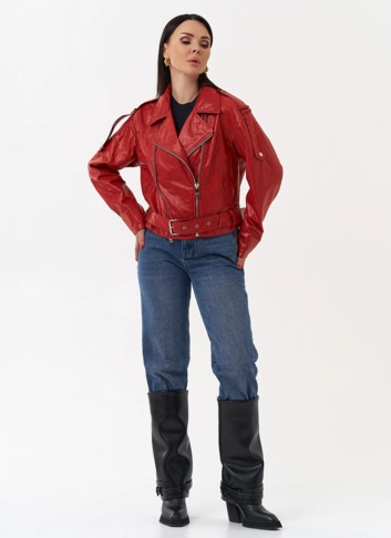 Красная куртка из натуральной кожи