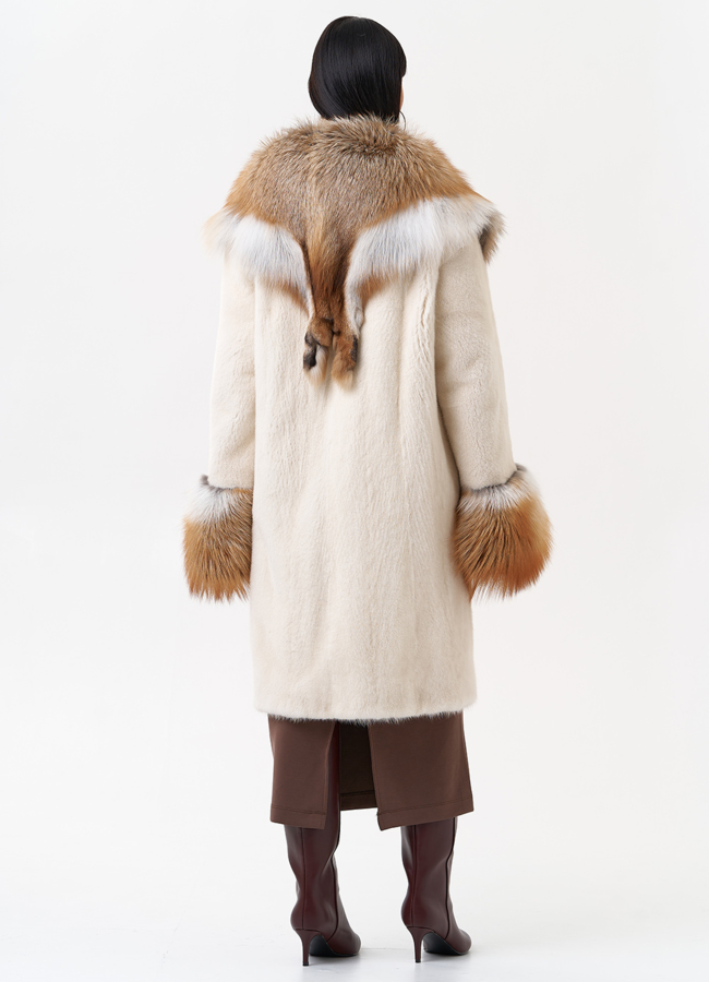 фото Норковая шуба с отделкой из меха лисы модель № 29542