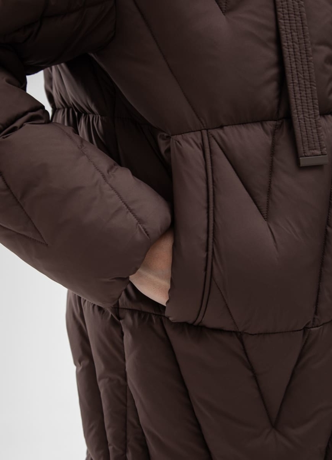 Женский пуховик коричневого цвета с капюшоном модель № 31134 универмаг малина