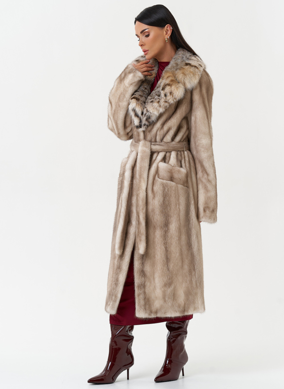 Женская шуба из меха норки с воротником из меха рыси