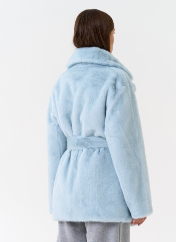 Женская шуба из эко меха в голубом цвете