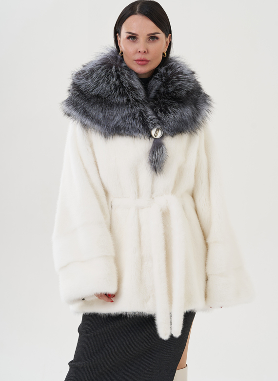 Шуба из норки белого цвета