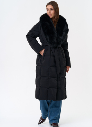 Женский пуховик с воротником из меха песца в черном цвете