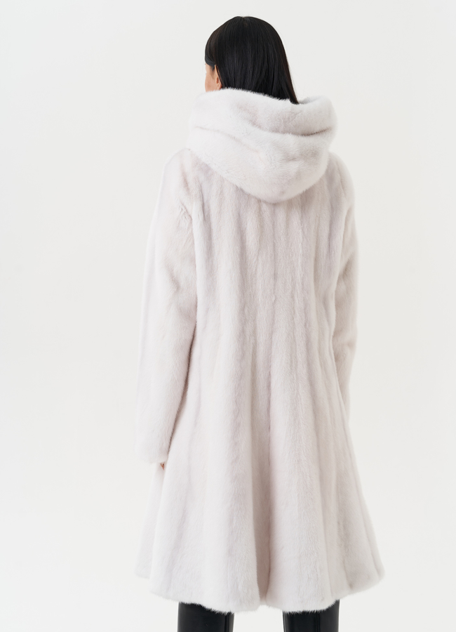 Шуба из меха норки в роспуск модель № 23152 в кредит