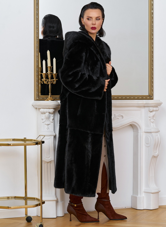 Женская шуба из скандинавской норки с капюшоном