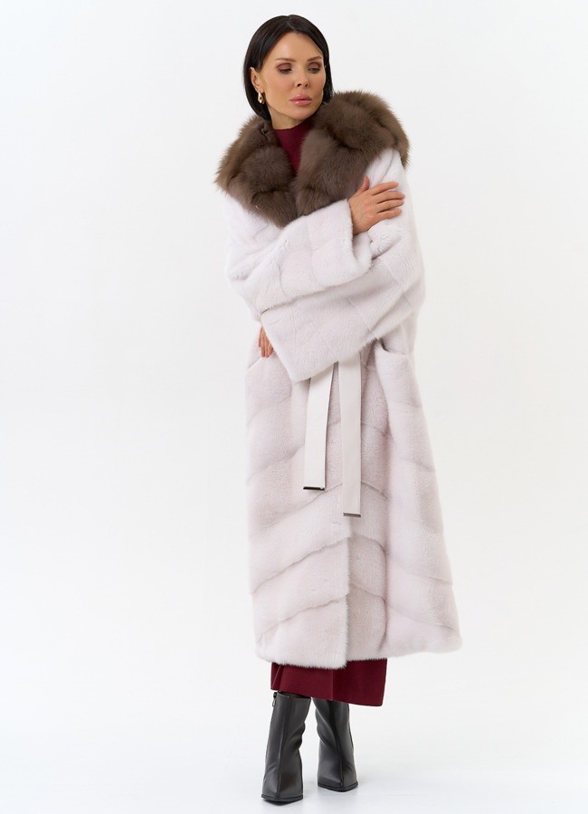 Белая шуба из меха норки с капюшоном из меха куницы модель № 28669 универмаг малина