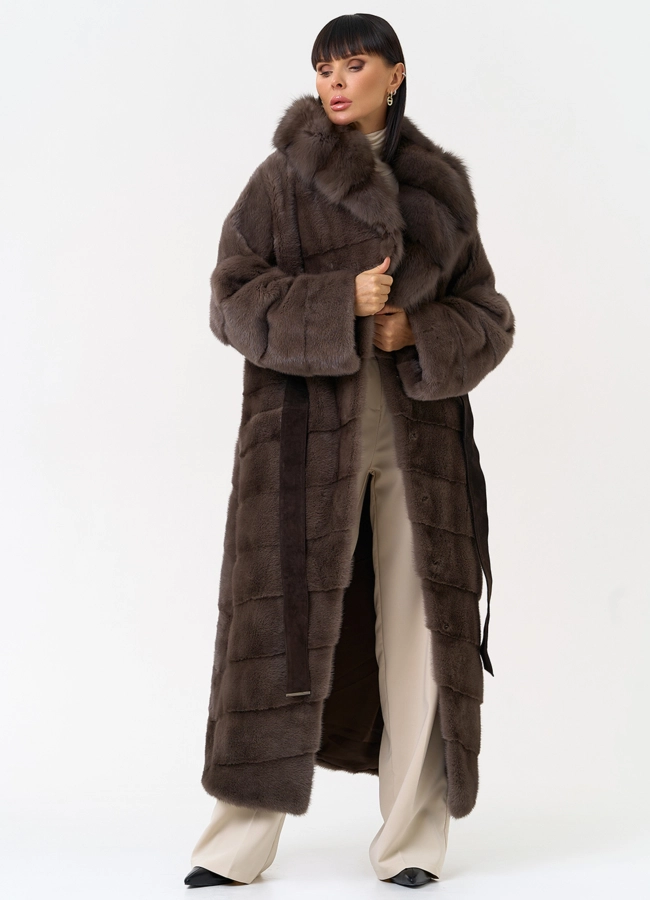 Длинная шуба из меха норки с капюшоном из меха куницы модель № 34403 универмаг малина фото