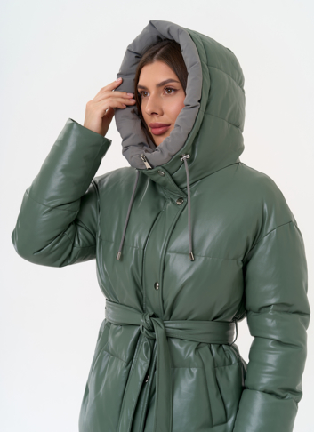 Женский пуховик из эко кожи с поясом