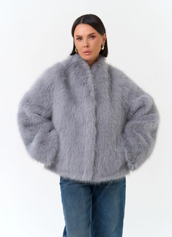 Женская короткая куртка из эко меха фото
