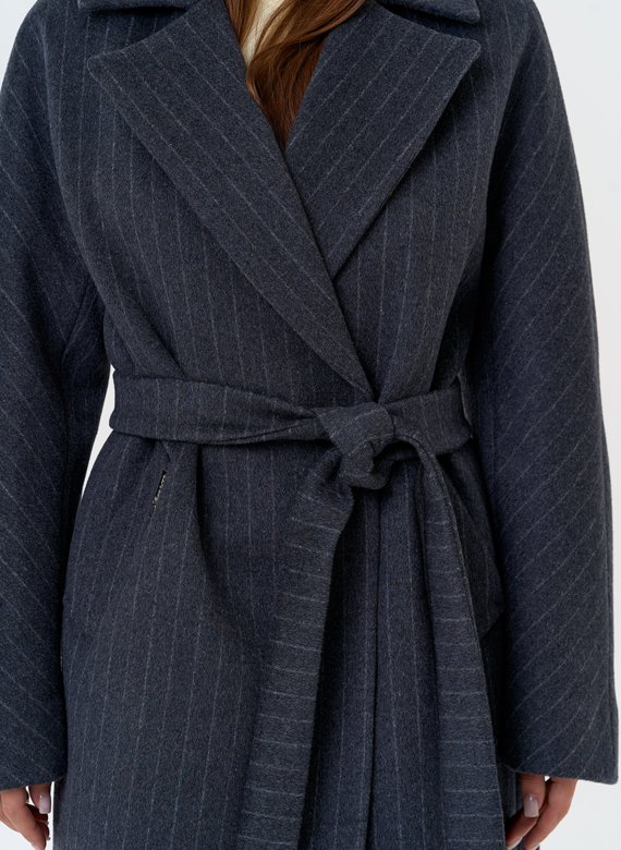 Женское длинное пальто с поясом