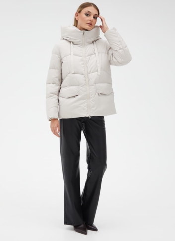 Женский светлый пуховик с капюшоном